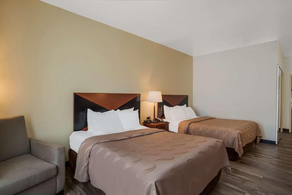 Quality Inn & Suites Chambersburg Room photo